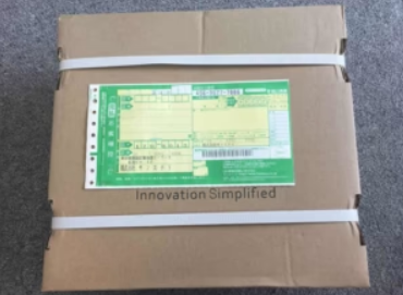 「3Kg」フィラメントを単品購入の場合、商品パッケージに直接送り状を貼って発送される　出典：サンステラ社